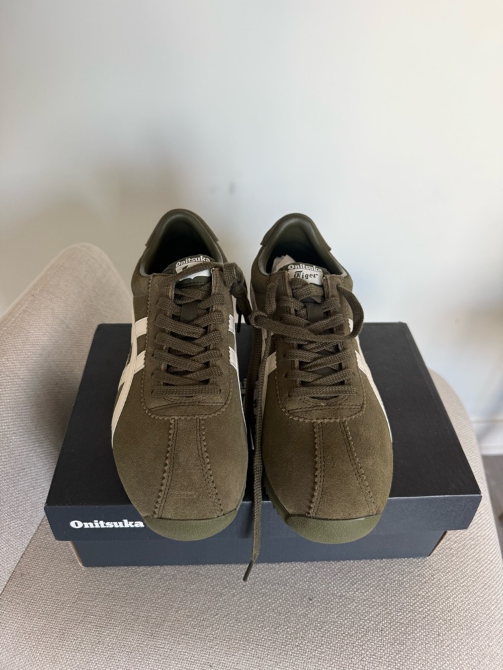 Onitsuka Tiger: Tiger Corsair in Bronze Green/Cream - Picture 2 of 5